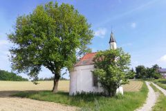 Kapelle kurz vor Wald