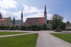 Stiftspfarrkiche und Gnadenkapelle