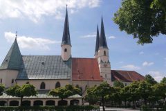 Stiftspfarrkiche und Gnadenkapelle